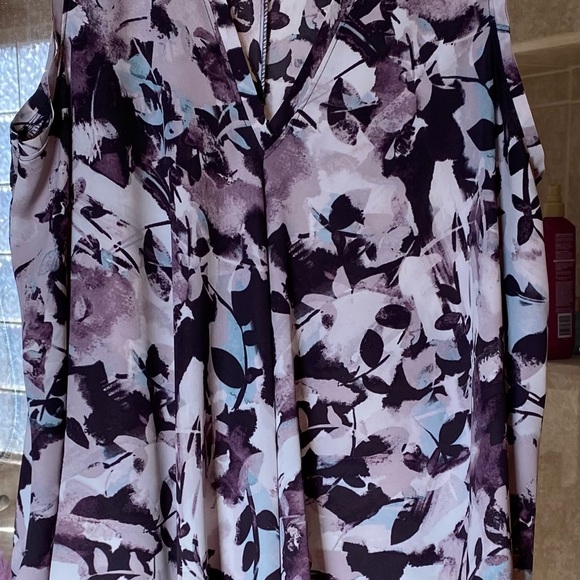 NWOT VERA WANG sleeveless blouse - Picture 4 of 8